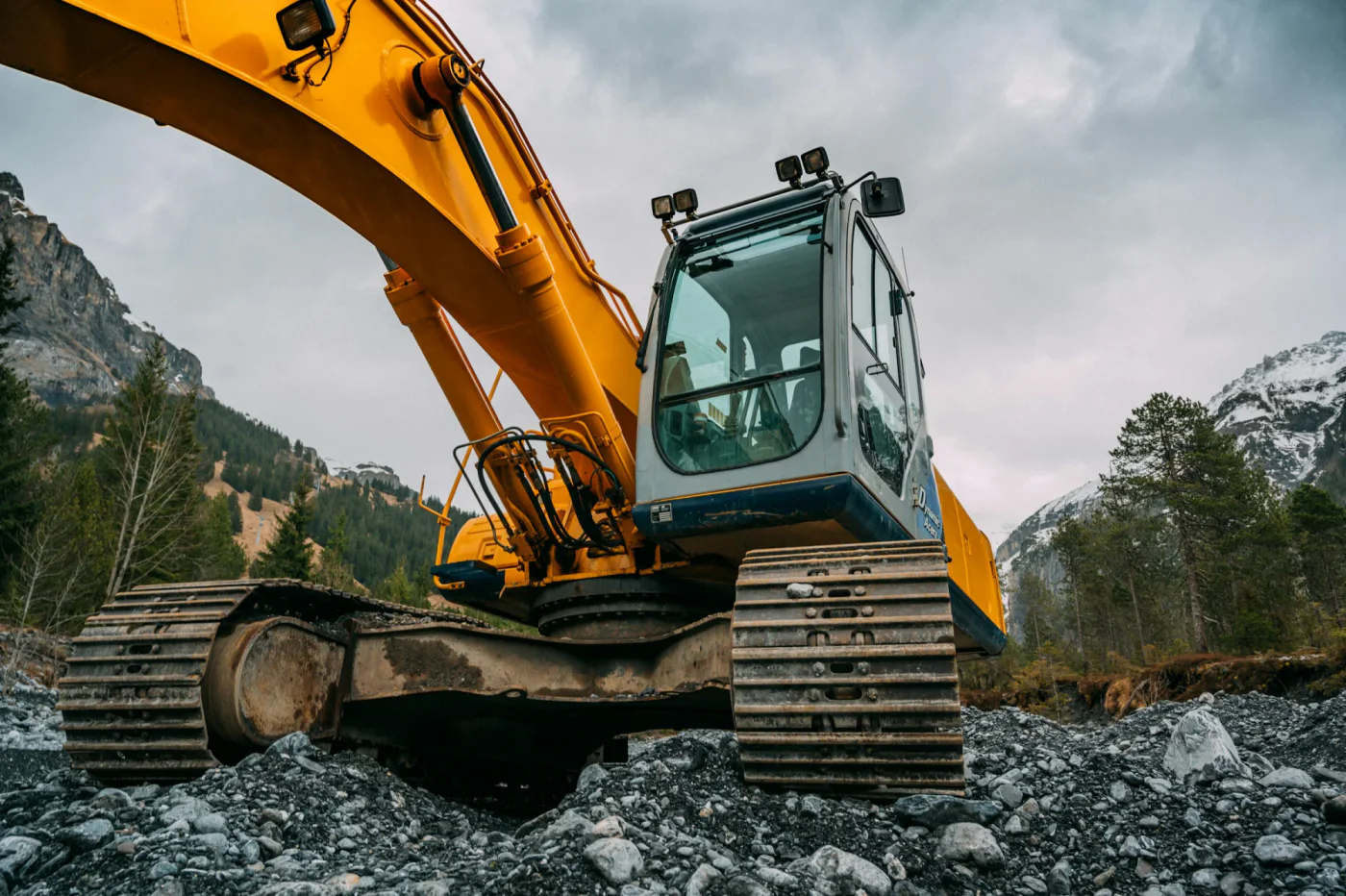Bagger bei Erdarbeiten